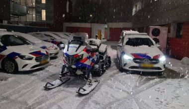 Deze jonge Willem II-fans hielden een potje voetbal in de tuin met sneeuwpoppen (foto: Birgit Vriens).