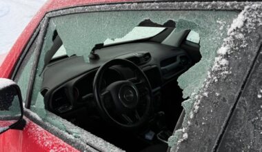 Zeker 11 auto's met ingeslagen ruiten in Breda, verdachte aangehouden