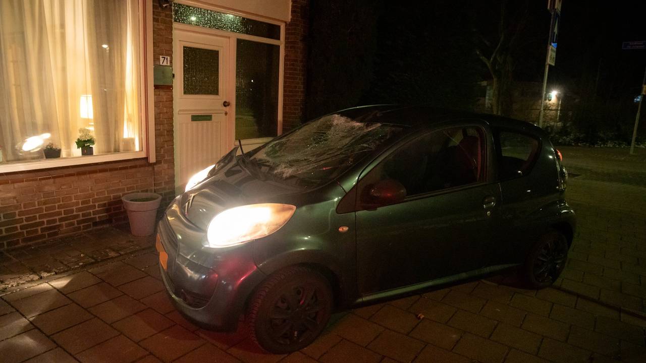 112-nieuws: Voetganger wordt met flinke klap aangereden door auto in Bergen op Zoom • Man (24) gewond bij steekpartij na ruzie in Oploo, verdachte aangehouden