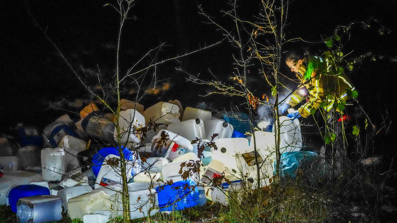 Bus vol drugsafval rijdt zich vast in Eindhoven, daders op de vlucht