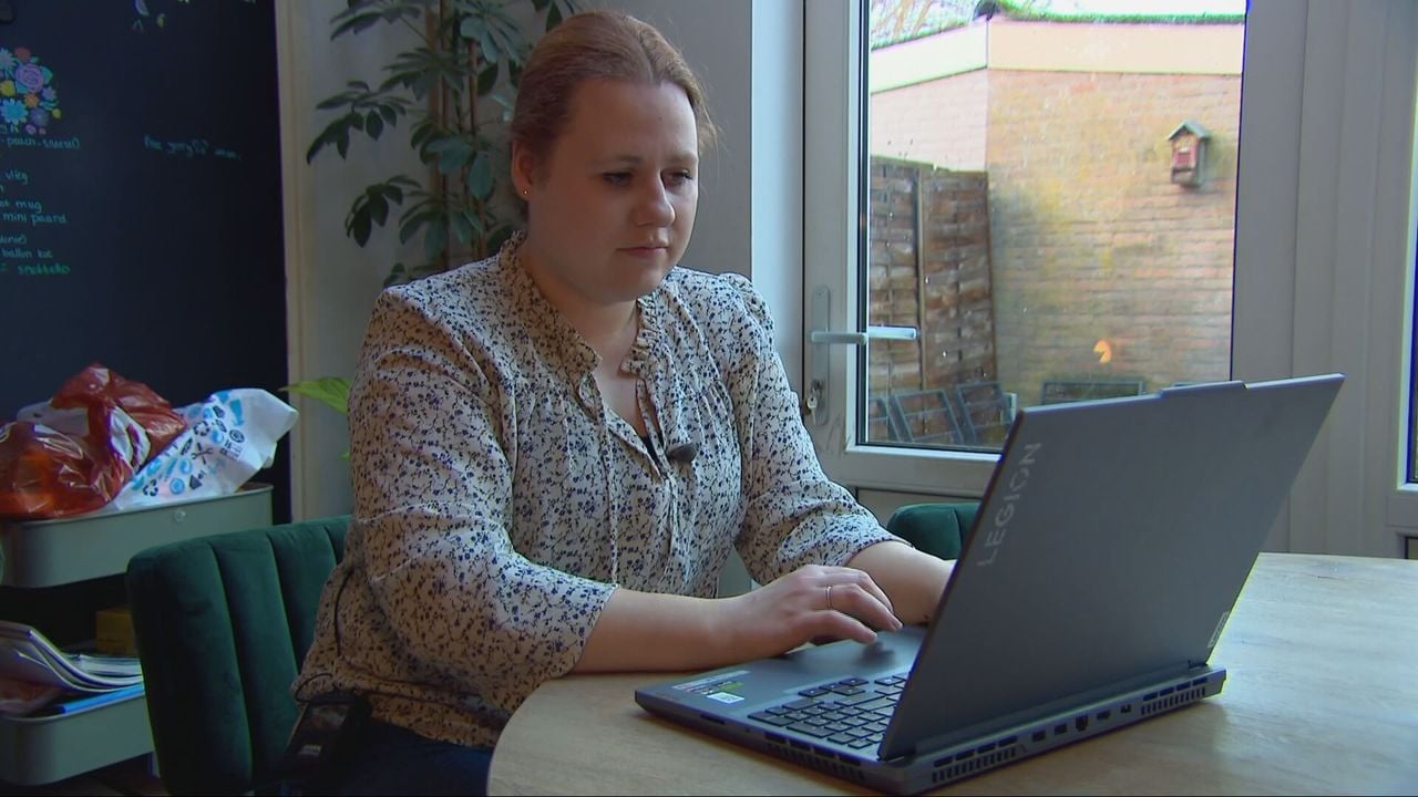 Aafke (32) zoekt met een vriendin naar een betaalbare woning (foto: Omroep Brabant).