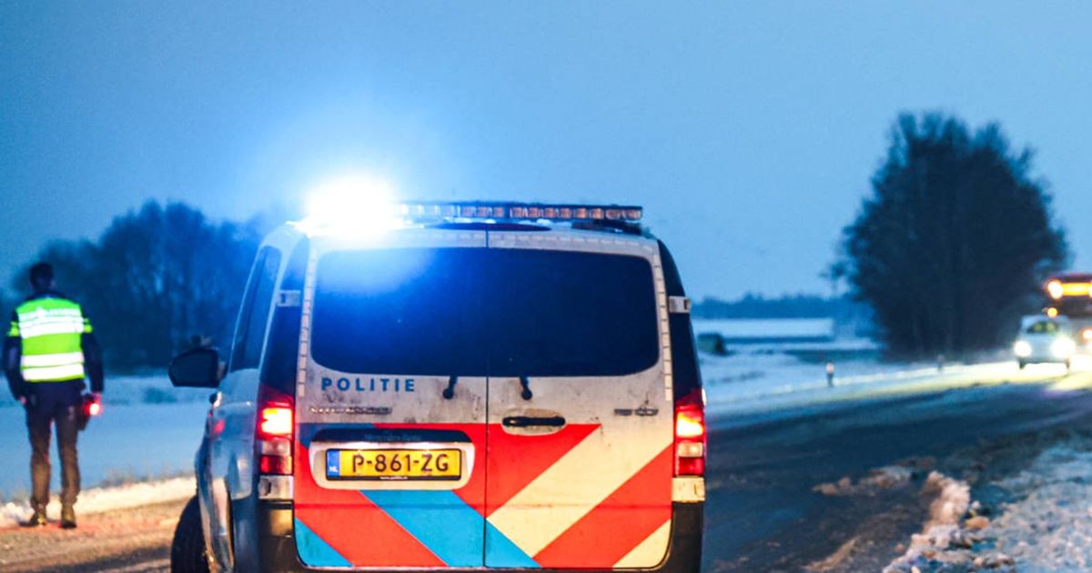 112-nieuws: Man (22) gewond bij steekpartij Stad • Wapens gevonden in Muntendam • Auto's van de weg door gladheid