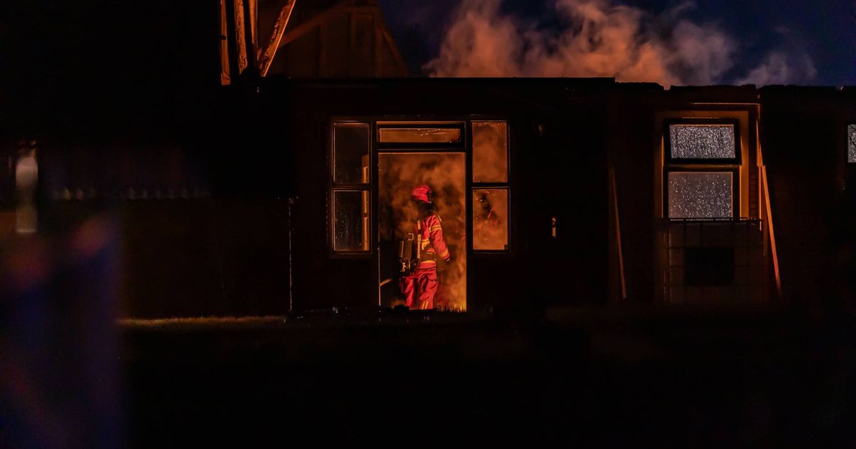 112-nieuws: Brand in leegstaande boerderij Lutjegast • Dijkdoorgangen Delfzijl gaan weer open na sluiting