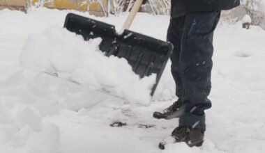 Stoepje sneeuwvrij maken of niet? Dit zegt de expert