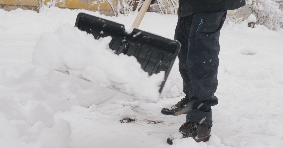 Stoepje sneeuwvrij maken of niet? Dit zegt de expert
