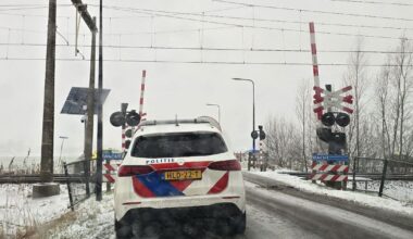 112 Nieuws: Vrachtwagen van de weg in Kampen | Code oranje in Overijssel - RTV Oost