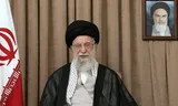 De opperste leider van Iran, ayatollah Ali Khamenei, donderdag op een beeld uit een videoboodschap waarmee hij een dagenlange stilte doorbrak. Foto vrijgegeven door Iraanse regering via AFP