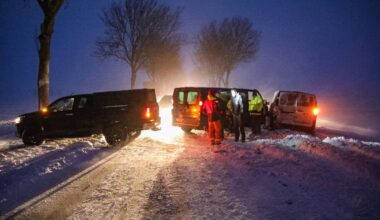 112-nieuws: Auto's van de weg door gladheid • Man (42) vast voor steekpartij in Stad
