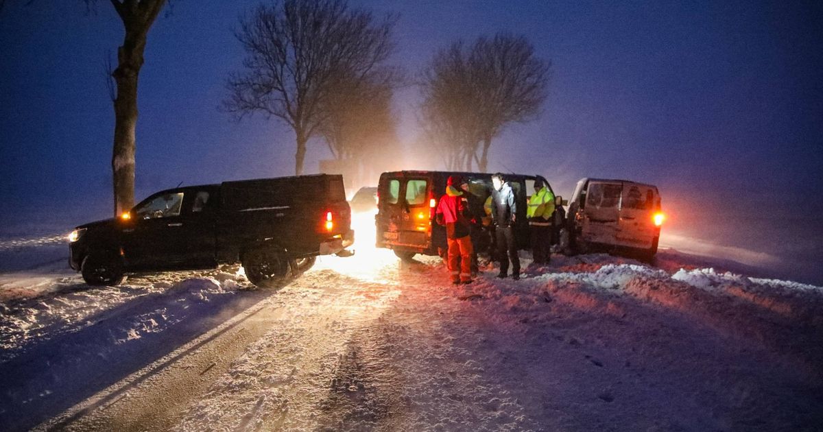 112-nieuws: Auto's van de weg door gladheid • Man (42) vast voor steekpartij in Stad