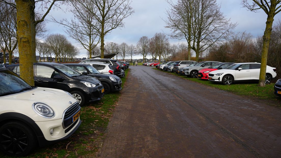 Bunschoters parkeren buiten het dorp uit voorzorg