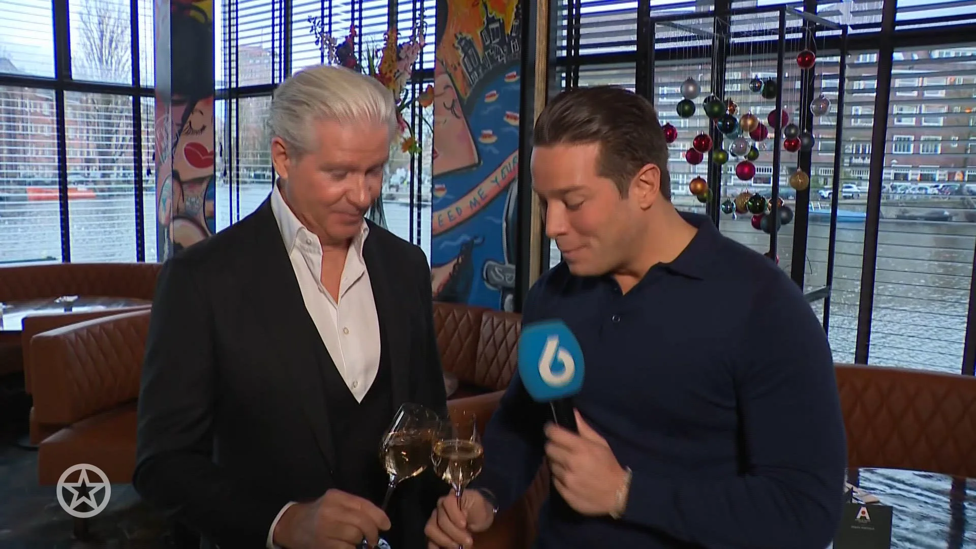 Dries Roelvink blaast 67 kaarsjes uit