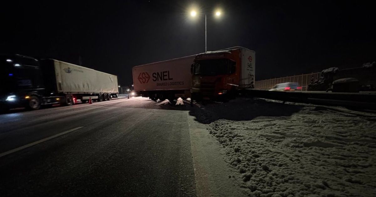 Veel vertraging op A12 richting Utrecht door geschaarde vrachtwagen