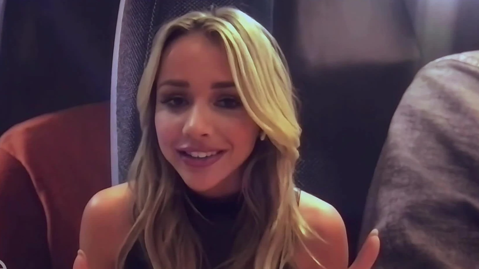 Emma Heesters op het podium met wereldster