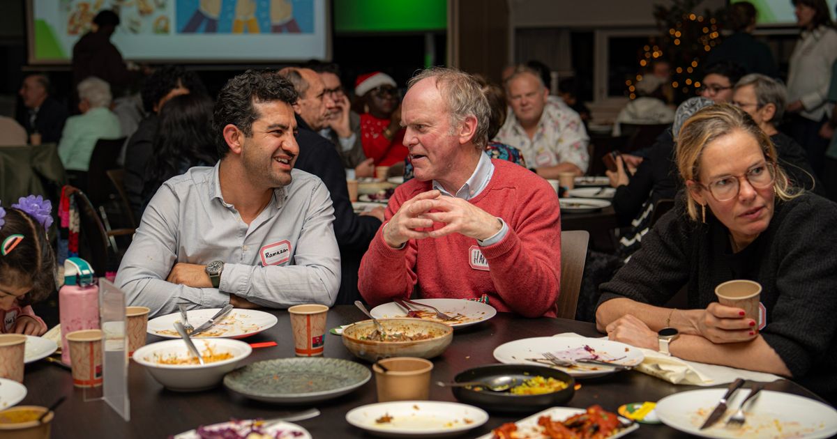 Diner voor 150 asielzoekers en 150 inwoners van de Utrechtse Heuvelrug: 'Er worden 21 talen gesproken'