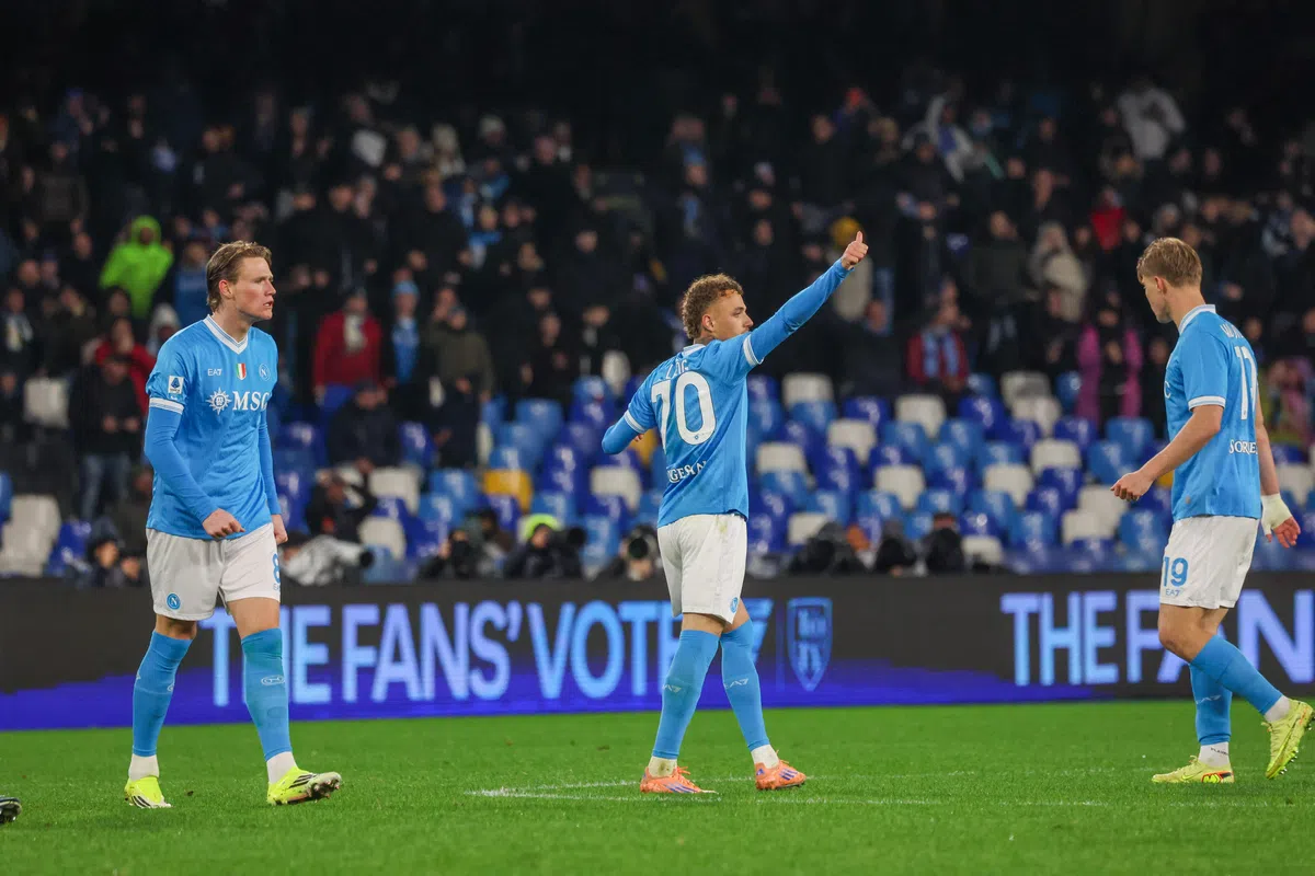 Italiaanse kranten snoeihard over Noa Lang na Napoli - Hellas Verona