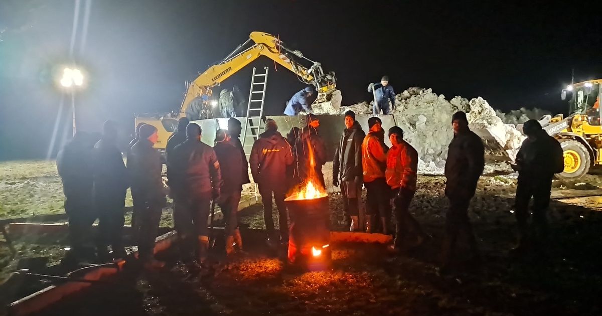 Grootste sneeuwpop staat morgen weer in Espelo: 'Niet uit rivaliteit maar uit trots'