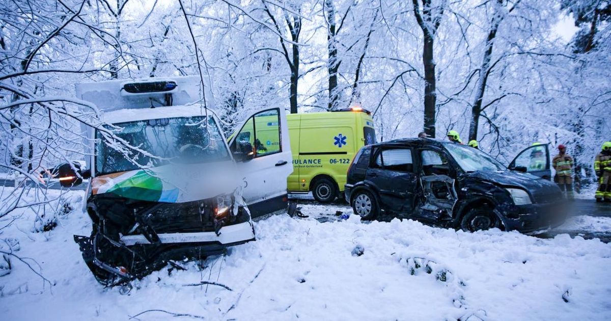 Dode bij ernstig verkeersongeval op de N304 - Omroep Gelderland