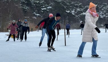 Schaatsers op verschillende ijsbanen en in natuurgebieden | Vannacht code oranje vanwege ijzel - Omrop Fryslân