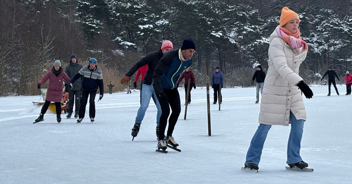 Schaatsers op verschillende ijsbanen en in natuurgebieden | Vannacht code oranje vanwege ijzel - Omrop Fryslân