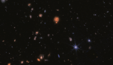 Mysterieuze 'kleine rode stipjes' in het verre heelal hebben misschien een verrassende verklaring