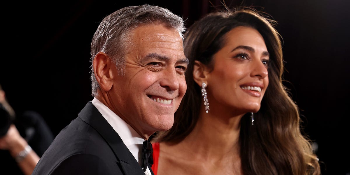 Amal Clooney straalt elegantie uit tijdens de Golden Globes 2026
