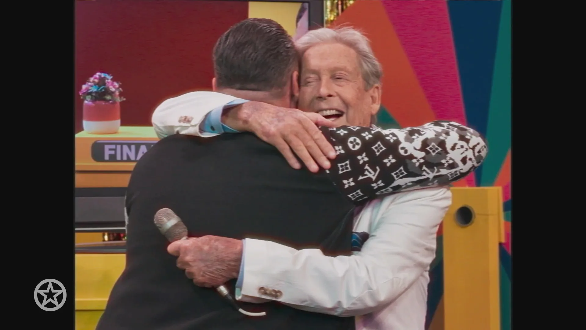 Hans Kazàn zit in de nieuwe videoclip van Frank van Etten