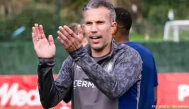 Van Persie gefrustreerd om geruchten: "Het wordt klakkeloos opgeschreven"