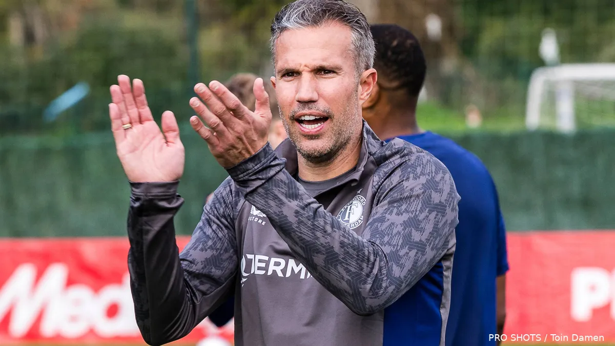 Van Persie gefrustreerd om geruchten: "Het wordt klakkeloos opgeschreven"