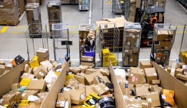 Pakketbezorgers gefilmd en online met de grond gelijk gemaakt