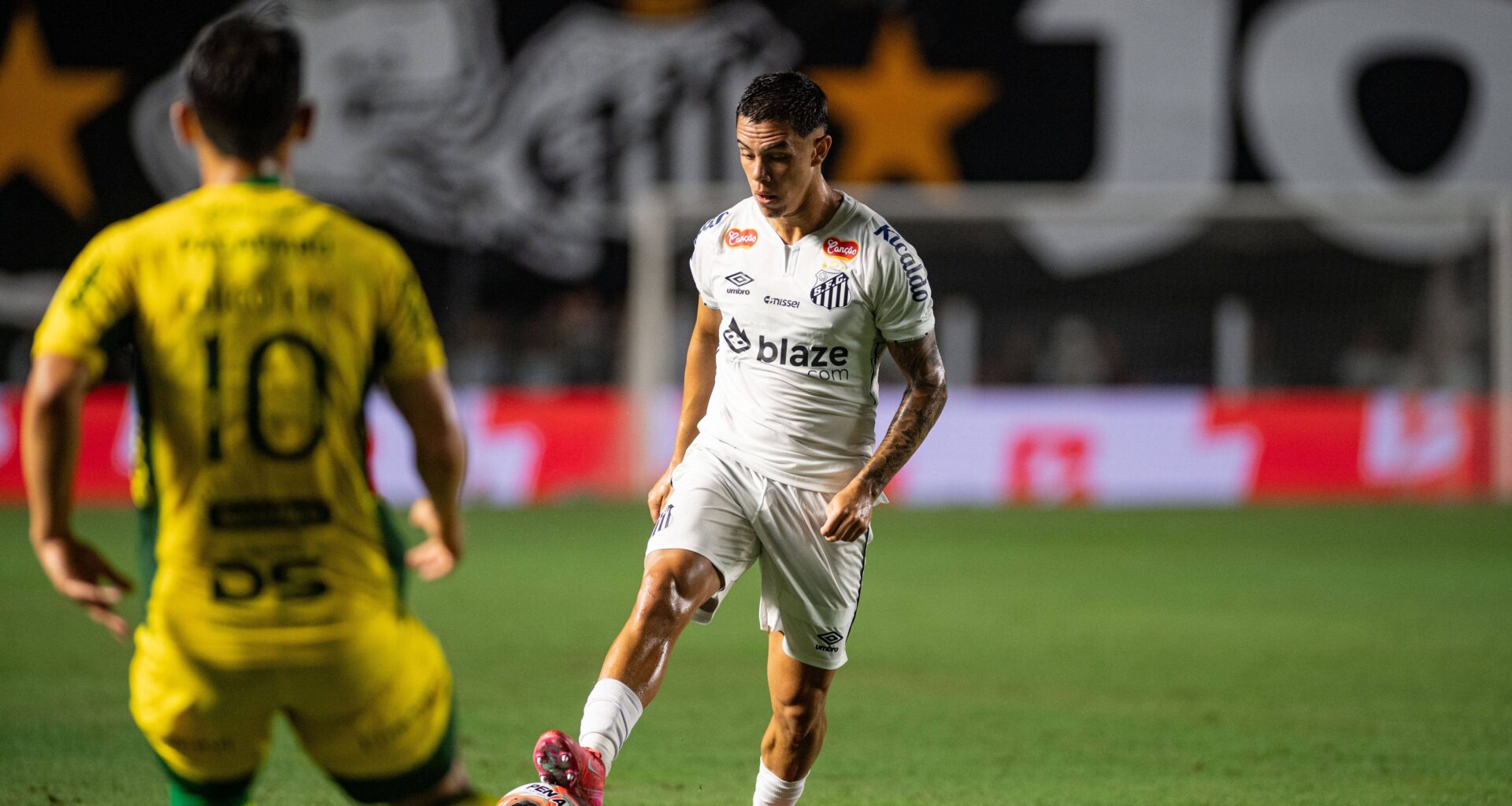 Ajax wil zich zo snel mogelijk versterken met Braziliaan van 19