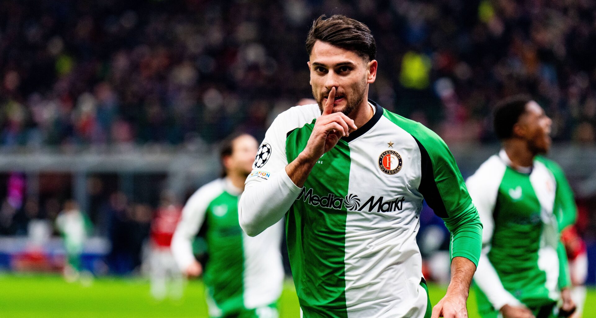 Feyenoord zwaait 'held van San Siro' definitief uit en incasseert enkele miljoenen