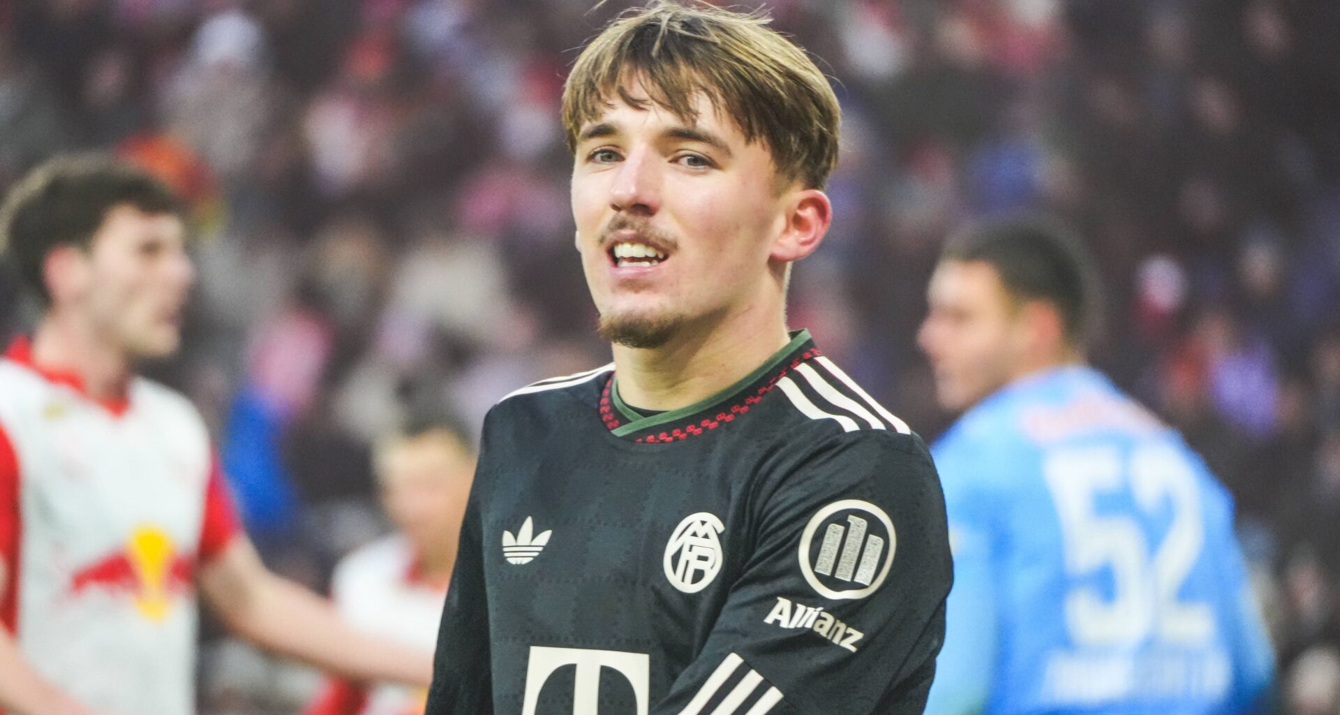 Bayern-parel Lennart Karl biedt excuses aan na uitspraken over Real Madrid en juicht dan als Cristiano Ronaldo