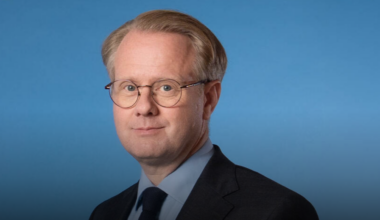 Minister hard voor KLM en Schiphol: ‘Hebben imagoschade geleden’ - Luchtvaartnieuws