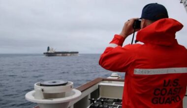 Trump dag 353: Trump wil 50% meer defensiebudget, trekt VS terug uit 66 internationale verdragen, zegt dat Noorwegen hem 'foolishly' geen Nobelprijs gaf, ICE schiet Amerikaanse vrouw dood, waarna 10.000 demonstranten de staat op gaan, VS entert Russische tanker, 9 Republikeinen in Huis stemmen vóór verlenging Obamacaresubsidies