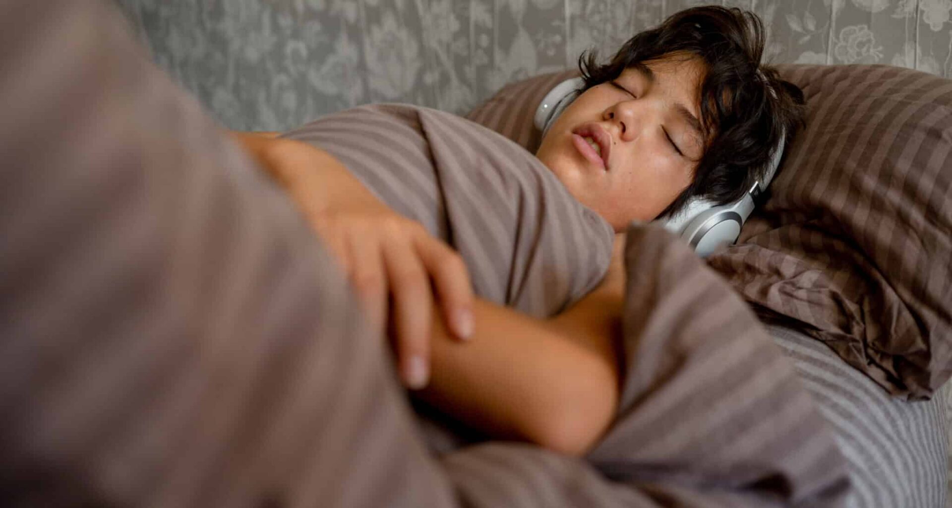 Uitslapen in het weekend is goed voor het tienerbrein