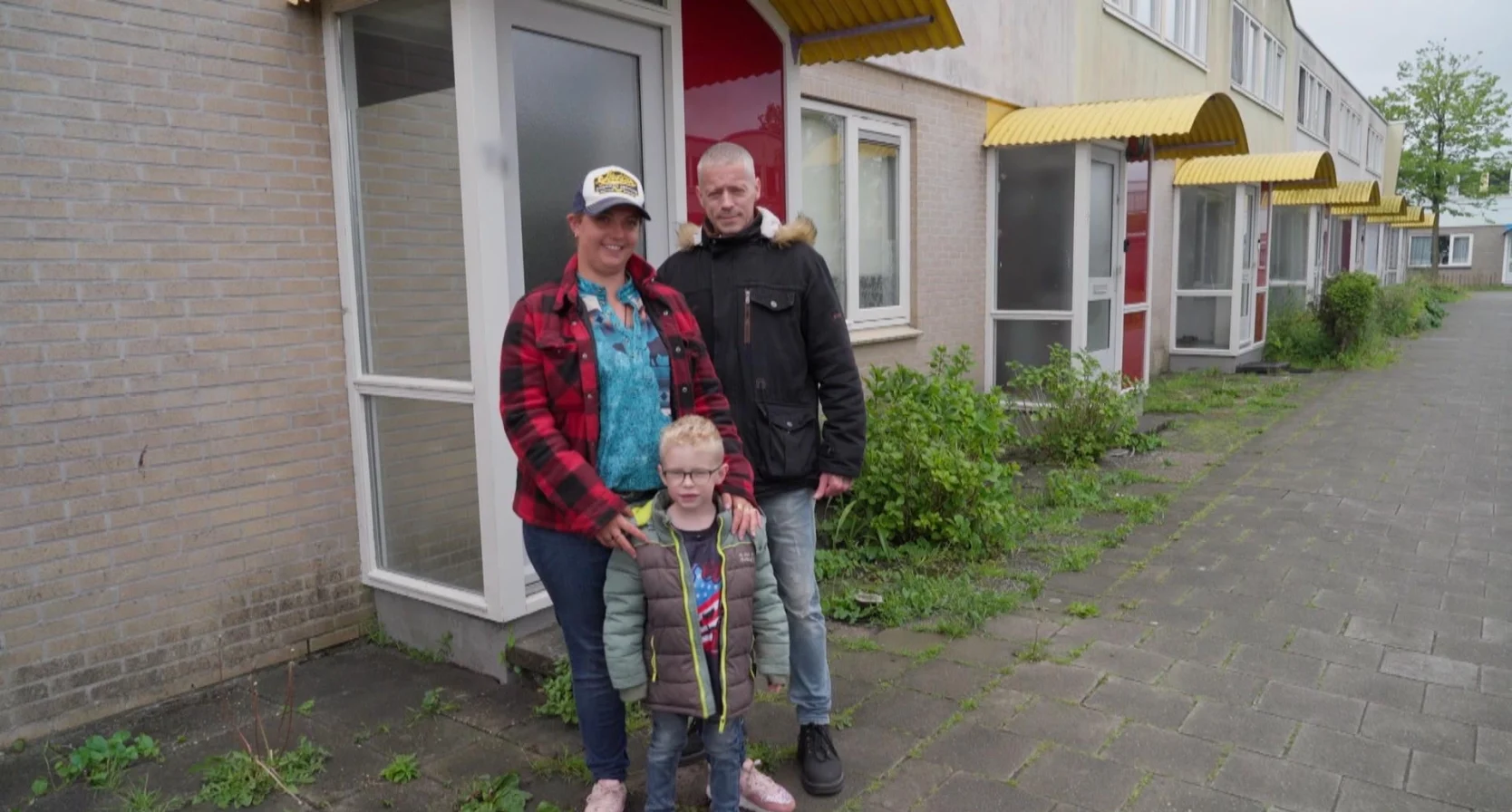 In 'Steenrijk, Straatarm' is Dennis in tranen als zoon iets mag uitzoeken
