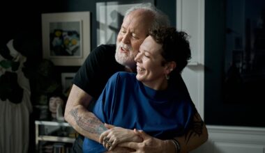 Olivia Colman en John Lithgow ontrafelen gespannen familiedynamiek in de trailer van 'Jimpa'