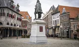 Het standbeeld van Jan Pieterszoon Coen op de Roode Steen in het centrum van Hoorn.