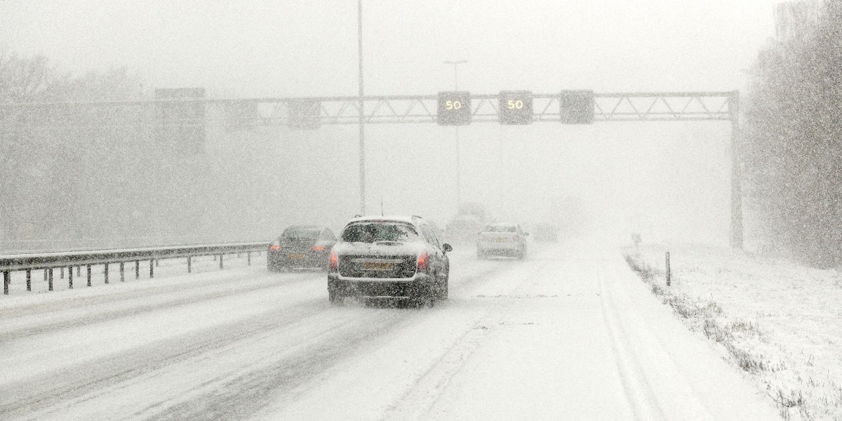 Gevaarlijke rijomstandigheden door sneeuwval