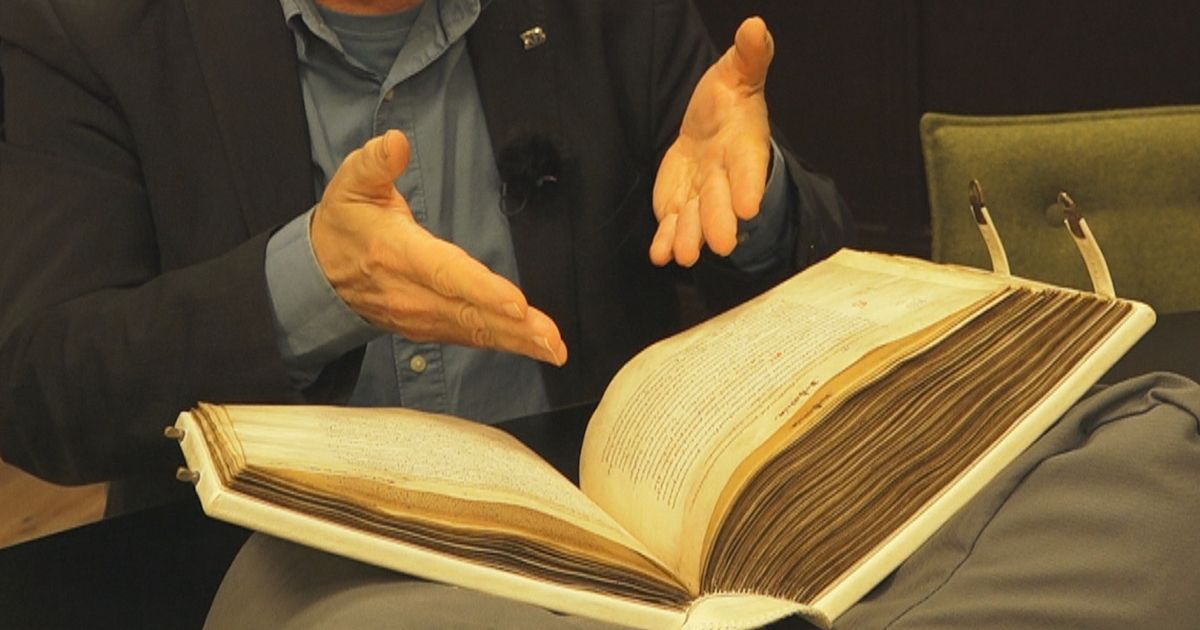 De eerste afbeelding van Nederlanders is ruim 1000 jaar oud en staat in dit boek