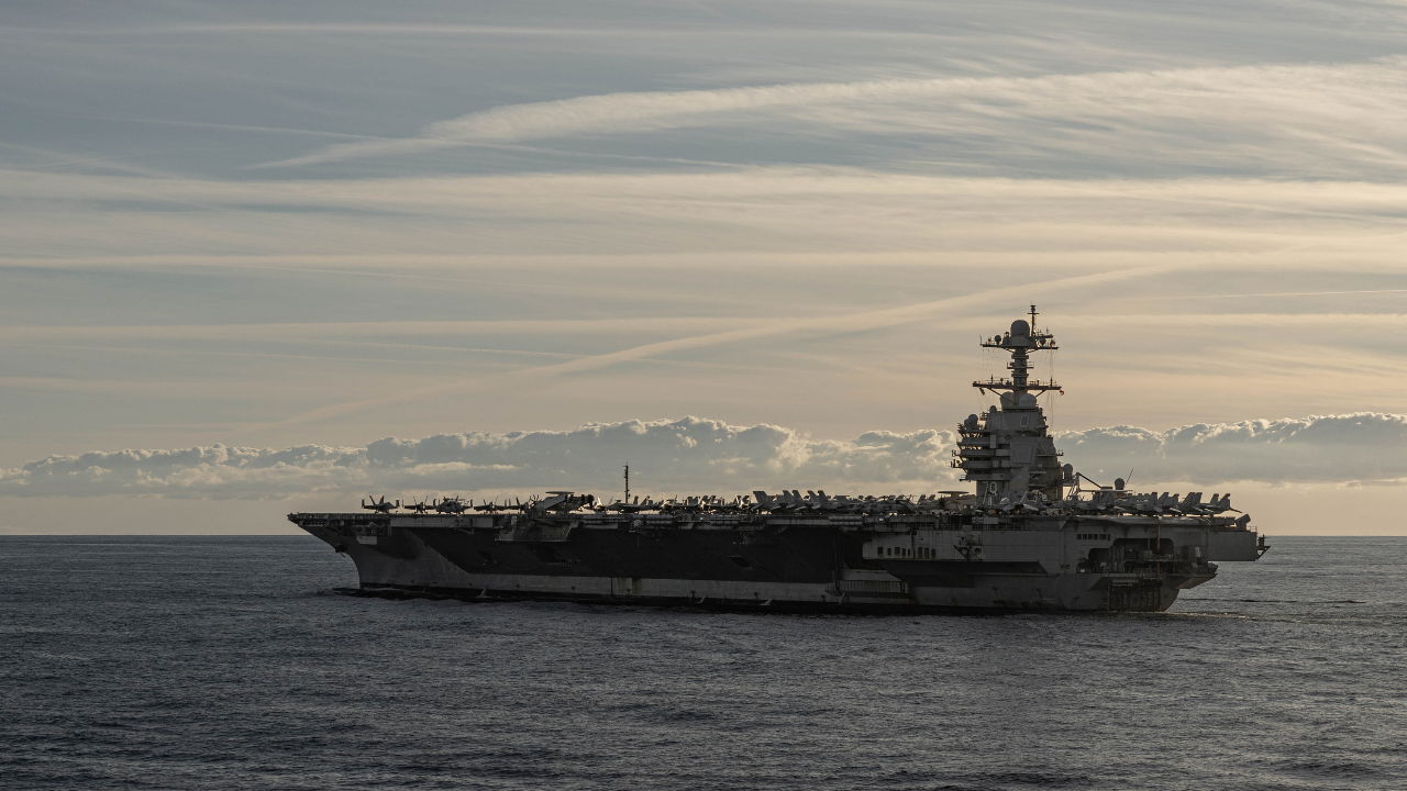 Amerikaans schip USS Gerald R. Ford vaart door Straat van Gibraltar en mogelijks onderweg naar Iran