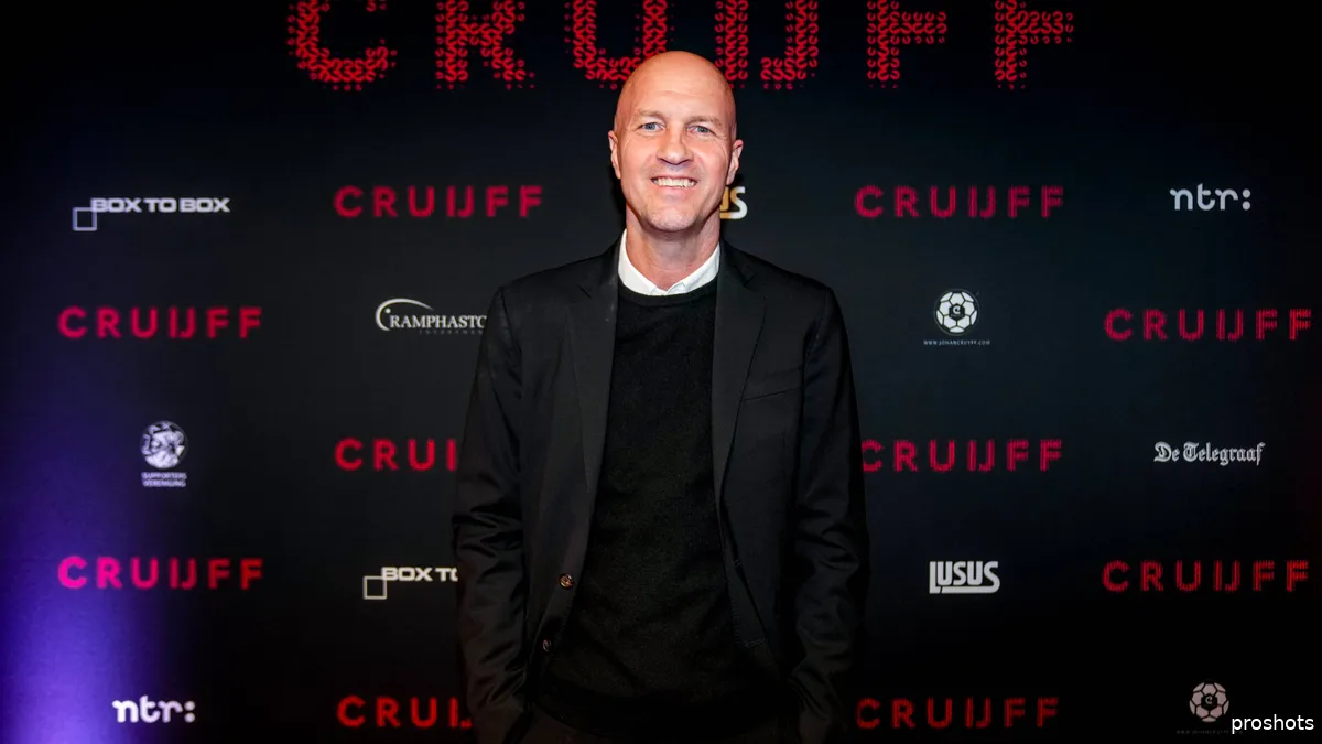 'Cruijff is van plan de selectie van Ajax grondig te renoveren'