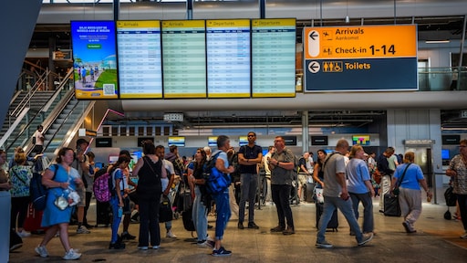 Vliegverkeer Eindhoven Airport weer opgestart na storing
