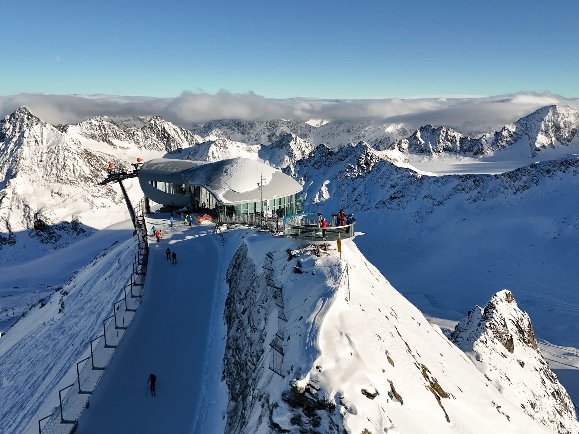 Photo: europesays.com Over een maand kun je alweer skiën op deze Oostenrijkse gletsjer