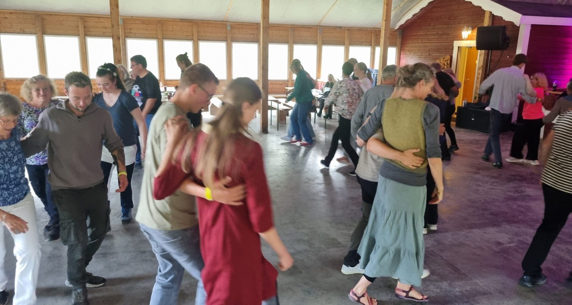 Hattfjelldal, Kultur | Ungdommen tok over dansegulvet: – En gave å se ungdommen danse tradisjonsdans
