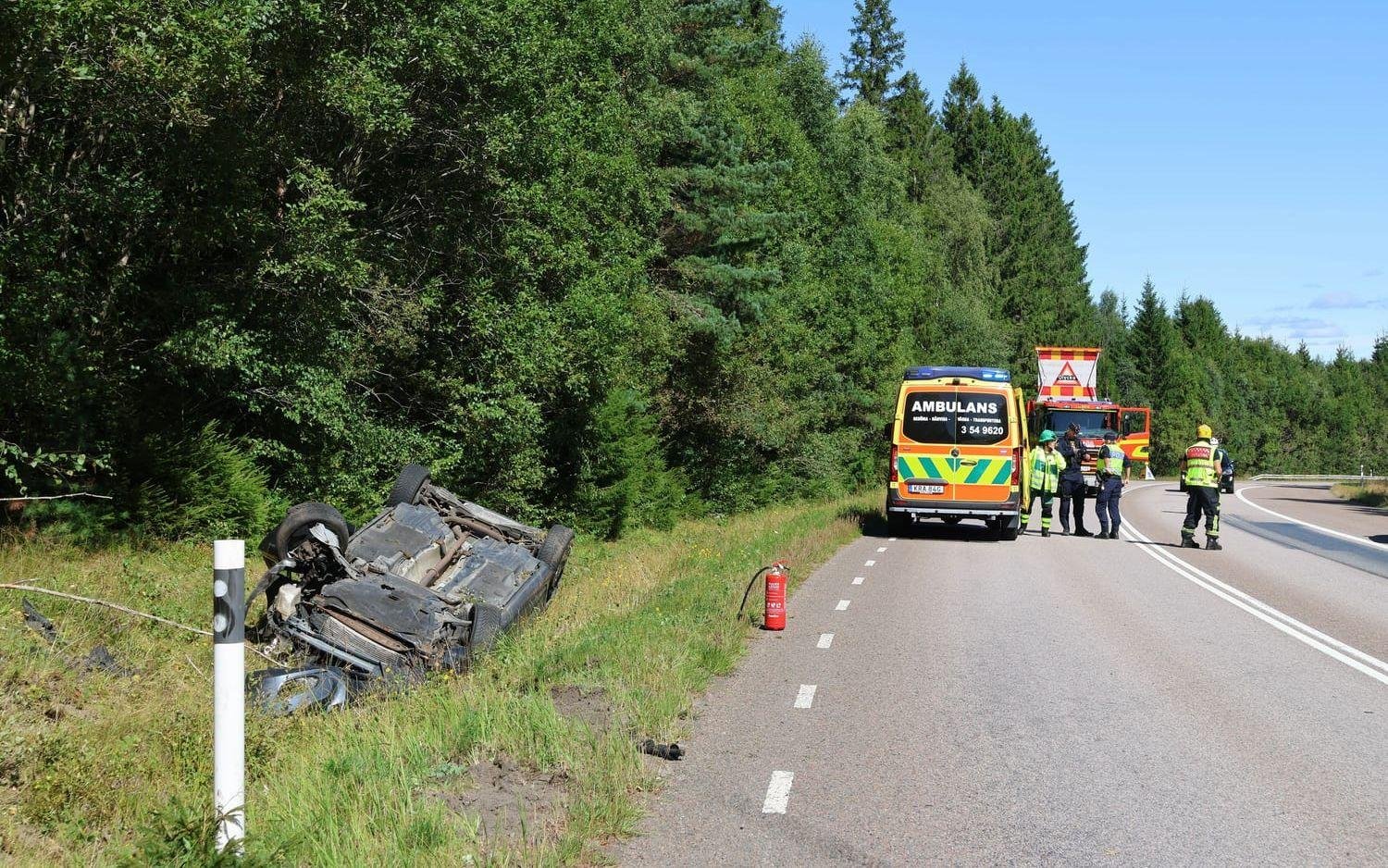 Nyhet, Ulykke | Trafikkulykke i Hogdal – bil havnet på taket
