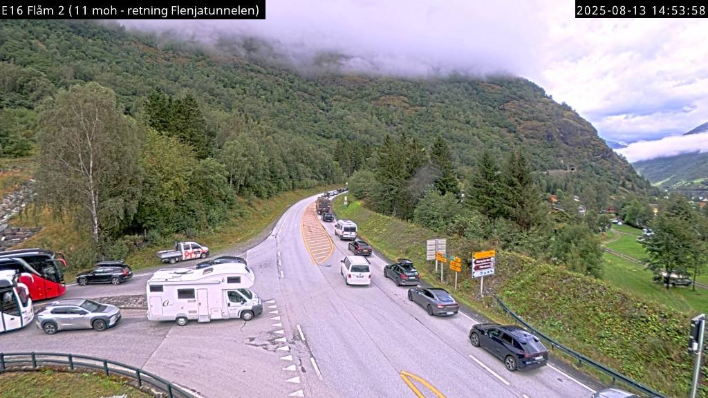 Flåm, Aurland | Rykte ut etter melding om mogleg brann i buss i Flenjatunnelen