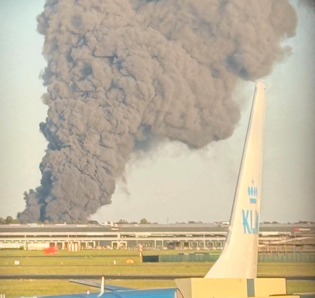 Caravanopplag i full fyr nær Schiphol