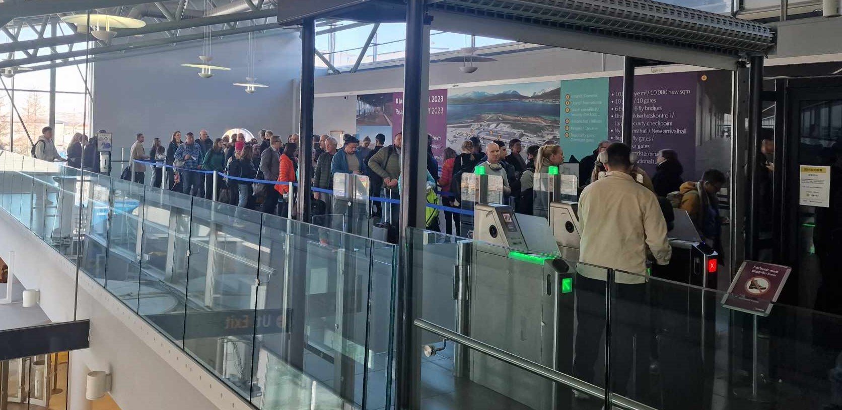 Tromsø, Avinor | Slik snek han seg om bord på flyet: – Det er oppsiktsvekkende
