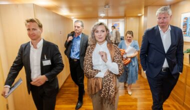 Møte mellom Karianne Tung og Aker om datasenteret i Narvik. Fra venstre: Kristian Røkke, Petter M. Tømmeraas, Karianne Tung og Stian Jenssen.